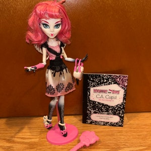 Boneca CA Cupid customizada da Monster H