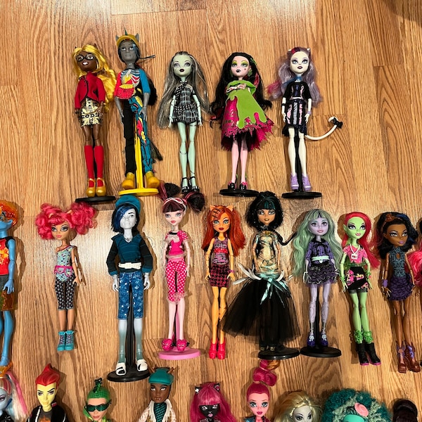 Monster High Dolls (READ DESCRIPTION)