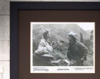 Romancing the Stone, Kathleen Turner & Michael Douglas | Original Glossy 8x10 Movie Still