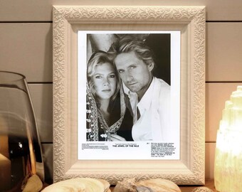 The Jewel of the Nile, Kathleen Turner & Michael Douglas | Original Glossy 8x10 Movie Still