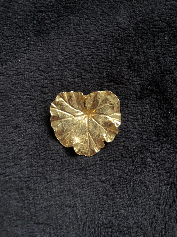 Mimi Di N gold geranium leaf Brooch or pendant Vin