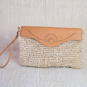Damen Geldbörse mit einem Twist, Boho Hochzeit Clutch Tasche, Handgewebte Raffia und Leder