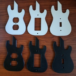 Tampa de tomada em formato de guitarra