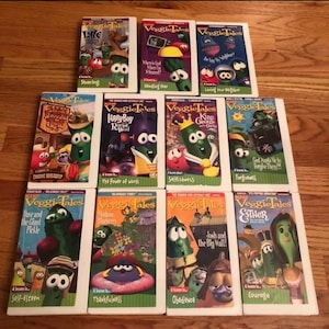 Lot de 11 cassettes VHS vintage Lesson in Veggie Tale avec étui rigide blanc