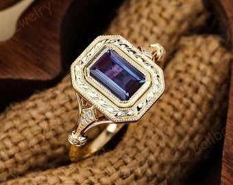 Anillo vintage de alejandrita con corte esmeralda: anillo de compromiso Art Déco de oro amarillo de 14 quilates