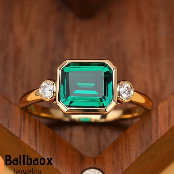 Emerald Cut Green Emerald Rings Vintage Solid 14K Yellow Gold Wedding Ring For Women Gemstone Anniversary Ring Three Stone Dainty Ring