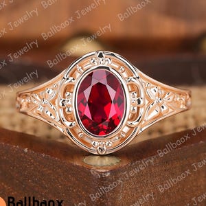 Pierścionek zaręczynowy z kamieniem urodzinowym z lipca. Pierścionek zaręczynowy z owalnym czerwonym rubinem. Wyjątkowa obrączka ślubna z litego złota 18k. Prezenty rocznicowe. Ręcznie robiona biżuteria dla żony.