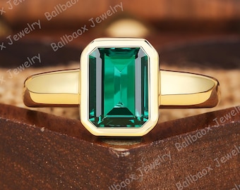 Anillo solitario de plata de ley con esmeralda sintética talla esmeralda, piedra de nacimiento de mayo.
