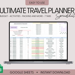 Può includere: Uno schermo di un laptop che mostra un foglio di calcolo intitolato "ULTIMATE TRAVEL PLANNER". Lo schermo mostra il monitoraggio degli incarichi, gli incarichi imminenti e un riepilogo. È visibile anche il testo "EASY TO USE" e "GOOGLE SHEETS".