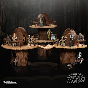 Puede incluir: Un juego de casa en el árbol marrón de varios niveles con figuras de la franquicia Star Wars. El conjunto incluye varias plataformas, puentes y figuras de personajes como C-3PO, Han Solo y Ewoks. El texto "SCALED FOR STAR WARS THE BLACK SERIES" es visible.