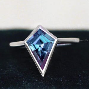 Twin Shade Kite Cut Alexandrite Ring, 925 Sterling Silver, Engagement Ring, Art Deco Ring, Promise Ring, Color Change gemstone Ring, RN029