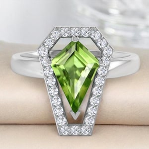 Peridot kite Cut Coffin Shape Ring, 925 Sterling Silver Ring, Engagement Wedding Ring, Art Deco Ring, Promise Ring, Kelly Green Ring, RN078