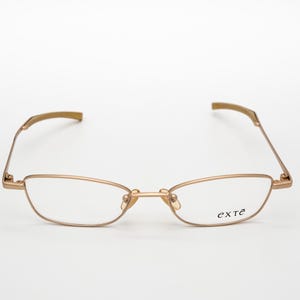 Occhiali da vista vintage Exte, montatura rettangolare color oro, made in Italy, nuovi di zecca