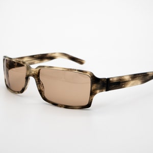 Gucci GG1451/S Tortoise Brown Rectangular Sunglasses Made In Italy Rectangular frame sunglasses in dark brown tortoiseshell  main image 2