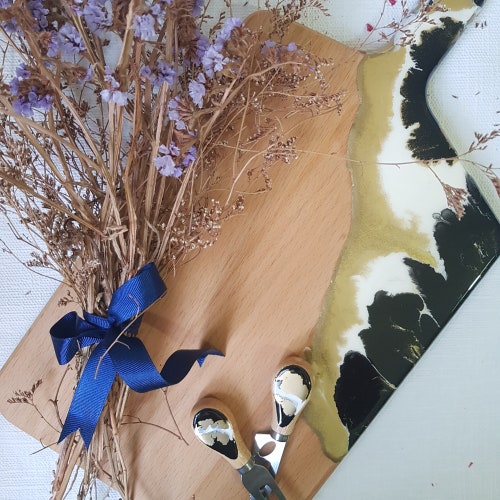 Cutting Board For Newly Married Couple, Resin Chopping Board, Wooden Charcuterie shops Board, Gift For Couple,Personalised Board,Wedding Gift Box
