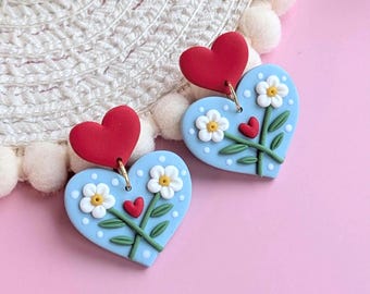 Pendientes de corazón hechos a mano - Corazones azules y rojos estilo escandinavo - arcilla polimérica