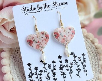 Pendientes de corazón floral - Arcilla polimérica hecha a mano, joyería de San Valentín