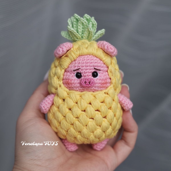 Varken in een ananaskostuumpatroon - haak Amigurumi, cadeaus voor kinderen, Engels patroon