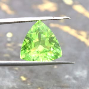 Natural Green Peridot Stone 9.0Cts Trillion Cut Peridot From Brazil Loose Gemstone Best For Earring Ring Pendant And Astrological Jewelry