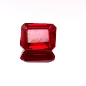 Rubi vermelho autêntico do Sri Lanka 10,25 quilates com corte esmeralda Red Ruby Planet Sun Birthstone que acredita que cura o sol fraco no horóscopo / mapa de nascimento