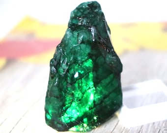 Echte smaragd ruw uit Colombia 97,80 karaat ongesneden smaragd kristal, in Colombia gedolven smaragd ruw stuk ruw ruw smaragdgroen smaragd