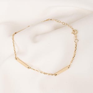 Benutzerdefinierte Name Bar Armband: Gravierte 14k Gold Charm, neue Mutter Geschenk