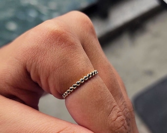 Band Pandora Linked Heart Ring 14K Gold Black Onyx Ring: Dainty Bezel Stacking Ring Israel