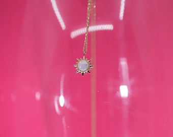 14k Solid Gold White Opal Sun Halskette: Zierlicher Sternanhänger