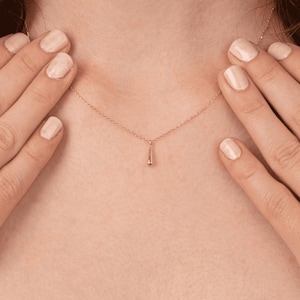 Minimalistische druppel gouden ketting, sierlijke bungelketting, regendruppel gouden kettingen voor vrouwen, kleine druppel gouden sieraden, lariat-ketting