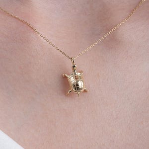 Tortoise Gold Necklace, Layering Chelonian Cute Necklace, Minimalist Sea Turtle Jewelry, Caretta Caretta Charm Chain Pendant, Ocean Jewelry