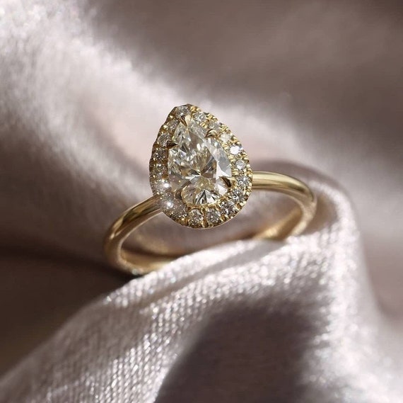 3CT Pear Cut Halo Moissanite Engagement Ring Halo Ring 14K Solid Gold Wedding Ring Solitaire Halo Anniversary Gift Ring For Girlfriend