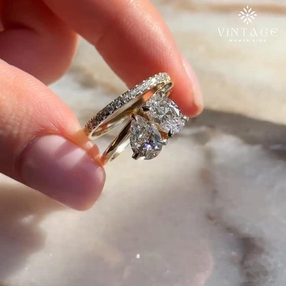 Toi Et Moi Moissanite Engagement Ring Set: 18K Gold Bridal Jewelry