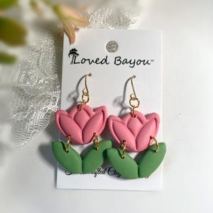 Pink tulip earrings/polymer clay tulips/tulip jewelry/pink flower earrings/tulip drop earrings/gift for mom/pastel tulip earrings