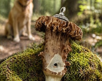 Silbato de caza artesanal hecho con cuerno de corzo y corona