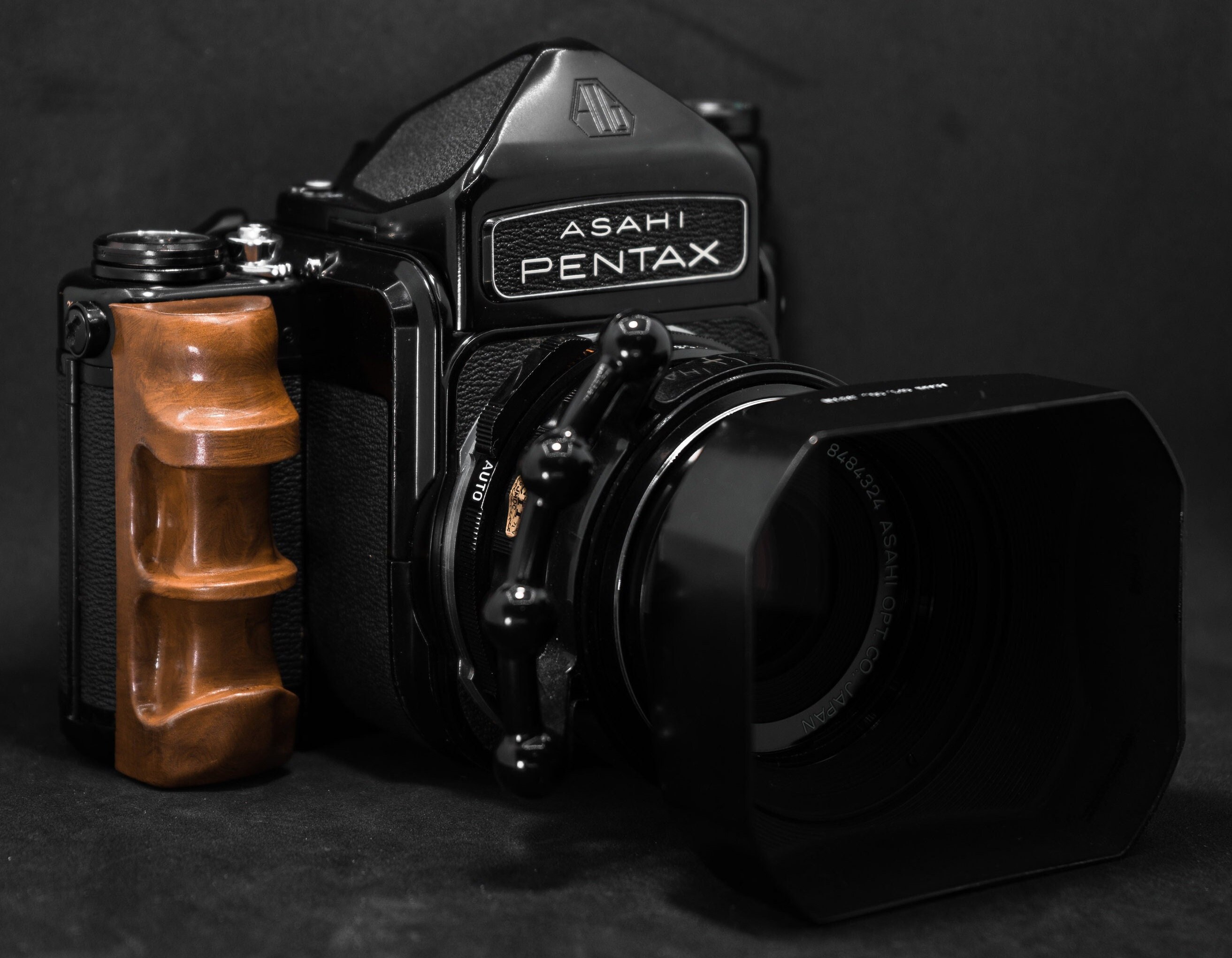 Pentax67 grip / ペンタックス67 Right Hand Grip for Pentax 67 (6x7) • New, Black, Snap Fit +