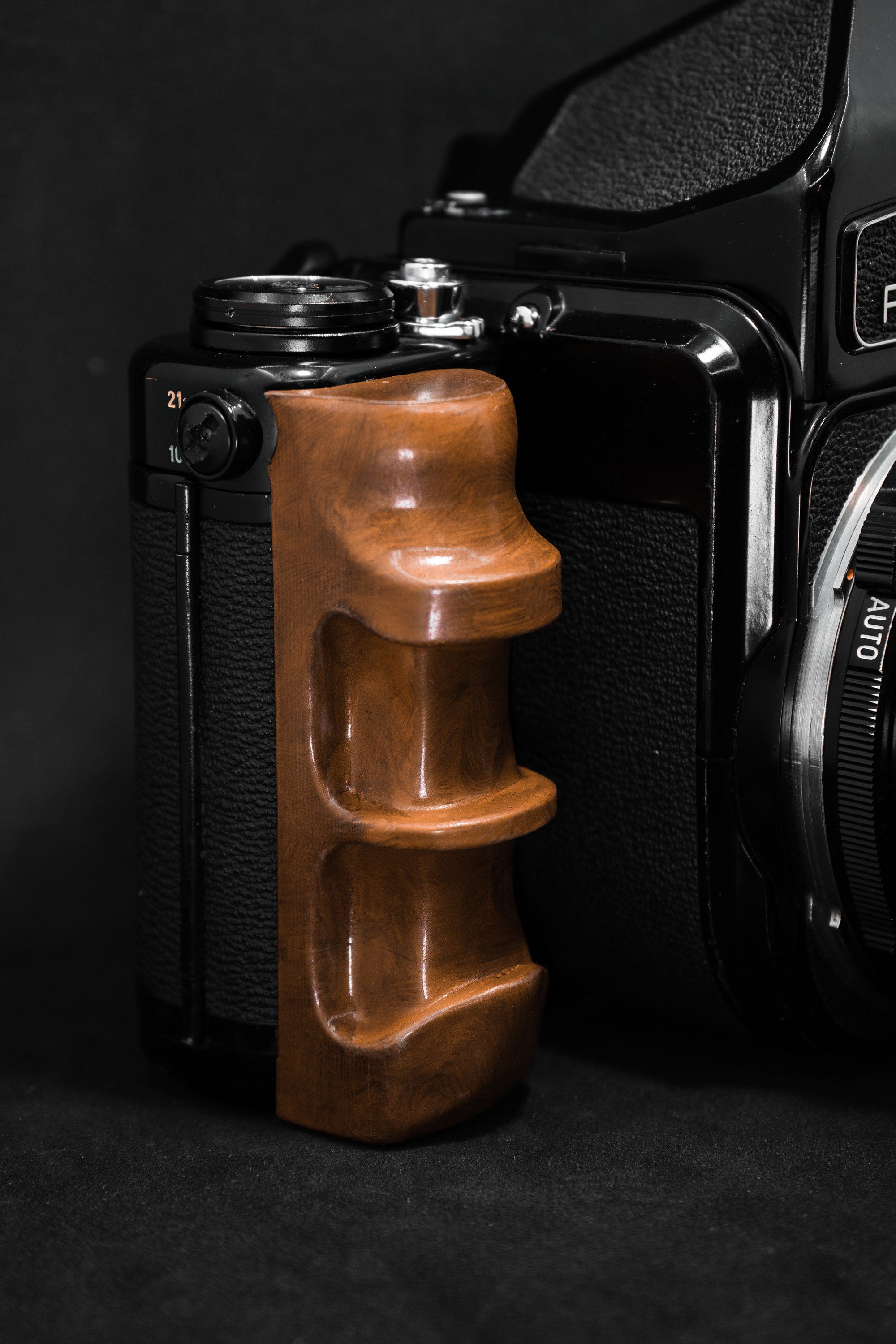 新品 PENTAX ペンタックス 67/6X7用ハンドグリップ 新品 PENTAX ペンタックス 67/6X7用ハンドグリップ 黒檀