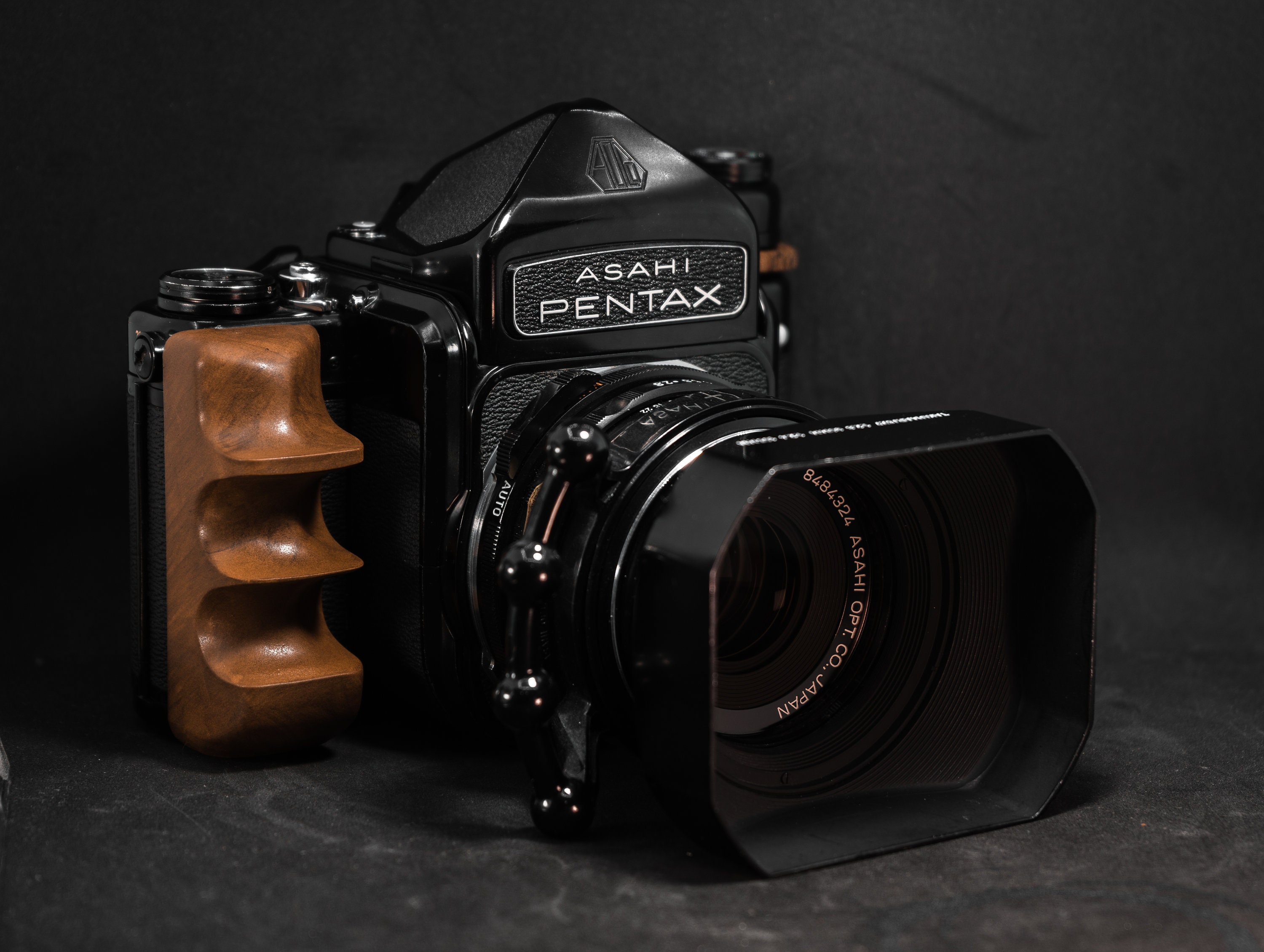 PENTAX 6x7 グリップ付き 6x7・ 67用 木製グリップ PENTAX ペンタックス | 近江寫眞機店