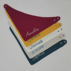 Bavaglino BANDANA PER BAMBINI CON NOME, bavaglino bandana personalizzato ricamato, doppio strato di mussola, regalo personalizzato per neonati, regalo personalizzato per neonati ricamato