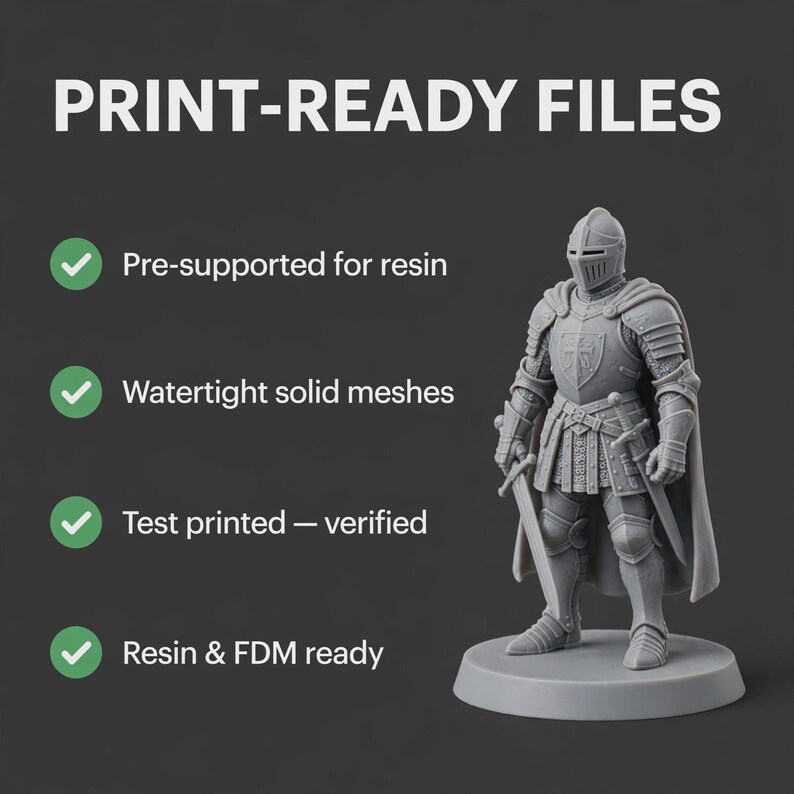 Puede incluir: Un modelo 3D gris de un caballero con armadura completa de pie sobre una base circular, sosteniendo una espada. El texto dice: PRINT-READY FILES, Pre-supported for resin, Watertight solid meshes, Test printed &mdash; verified y Resin & FDM ready con marcas de verificaci&oacute;n verdes.