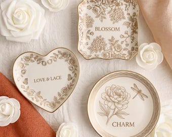 Plato de joyería de cerámica dorada personalizado, bandeja para anillos con nombre personalizado, elegante regalo de boda, plato para baratijas floral vintage, regalo personalizado para damas de honor