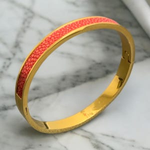 Bangle bracelet