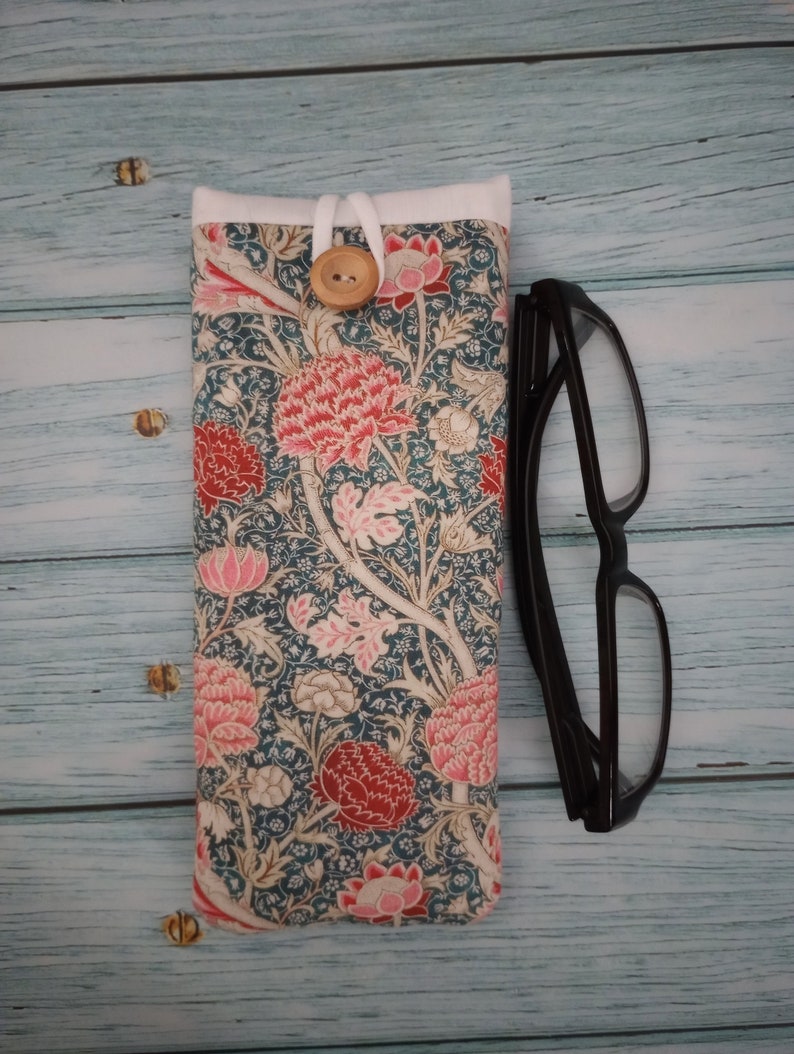 William Morris, glasses case, fabric glasses case, soft padded sleeve, soft glasses, spectacles case, eyeglasses case, reading glasses case Cray Pink Red Floral