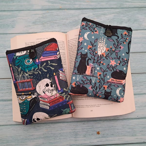 Gothic kindle sleeve, Cats Padded eReader Protector, Skulls Halloween, Handmade Paperwhite Case