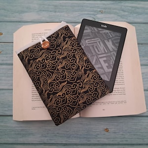Waves, Japanese Kindle Sleeve, padded Paperwhite Case, eReader Protector