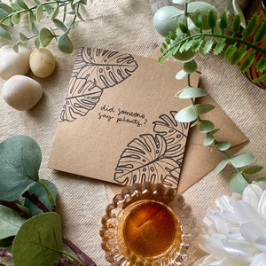 Monstera Kraft Grußkarte, handgezeichnete botanische Kunstkarte zum Geburtstag, schönes Natur inspiriertes Geschenk, lustige Karte für Pflanzenliebhaber