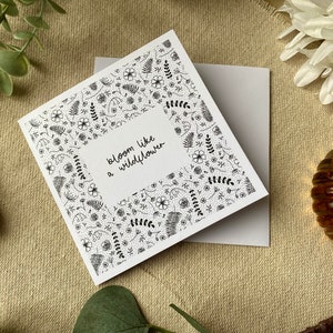Carte de voeux fleurs sauvages, encre noire ou rouge, oeuvre d'art florale à l'encre, s'épanouir comme une fleur sauvage, carte d'anniversaire