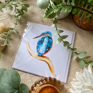 Cartão de felicitações em aquarela Kingfisher, cartão de arte de pássaro pintado à mão para aniversários, lindo presente inspirado na natureza