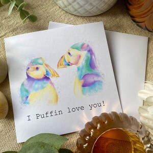 Carte de voeux Je t'aime macareux, paire de macareux aquarelle, carte de voeux idiote, carte animal mignon, carte meilleurs amis