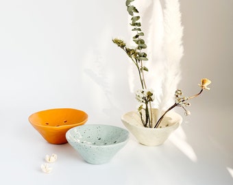 Ceramic pin frog vase, Minimalist ceramic vase, Ikebana vase, Japanese Ikebana, Flower arrangement, Wedding, Table decor, Gift for her