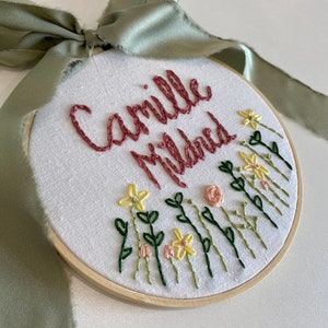 Hand Embroidered Baby Name Hoop, Name Announcement, Floral Nursery Decor, Personalized Baby Gift , New baby prop, Newborn Announcement